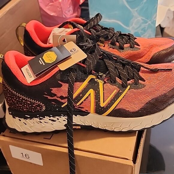 New Balance Fresh Foam X Hierro v7 Electronic Red and Black Sneakers size 11.5 2 - Picture 3 of 7